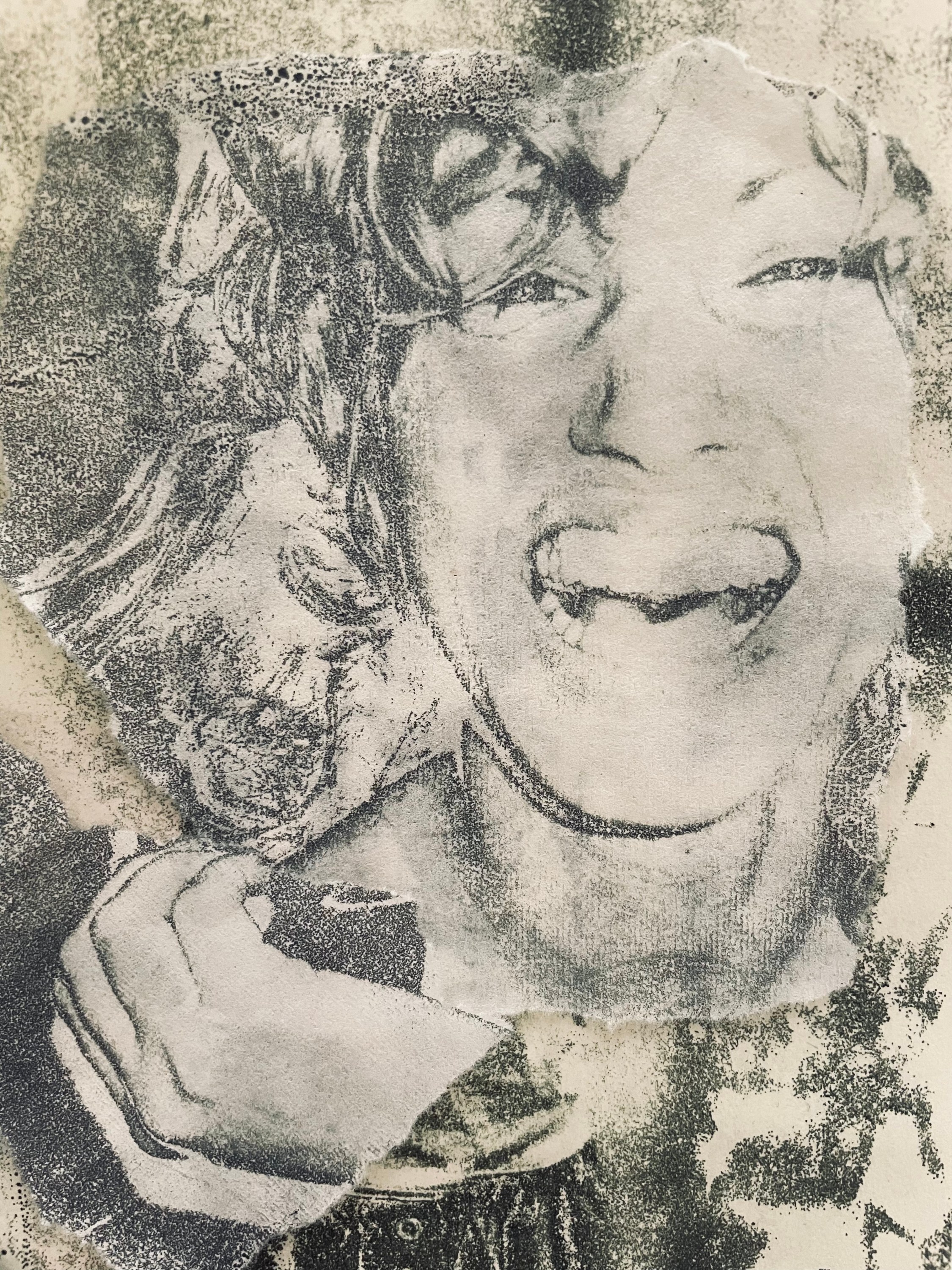 Gerissene Ausschnitte eines Selbstportrait-Fotodruckes auf Wenzhou Papier
